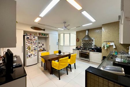 Apartamento à venda com 253m², 4 quartos e 1 vagaCozinha