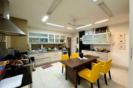 Apartamento à venda com 253m², 4 quartos e 1 vagaCozinha