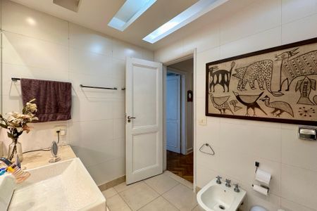 Apartamento à venda com 253m², 4 quartos e 1 vagaBanheiro Social