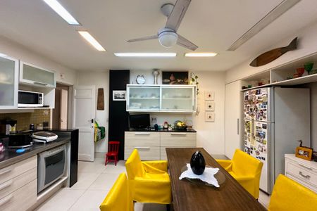 Apartamento à venda com 253m², 4 quartos e 1 vagaCozinha