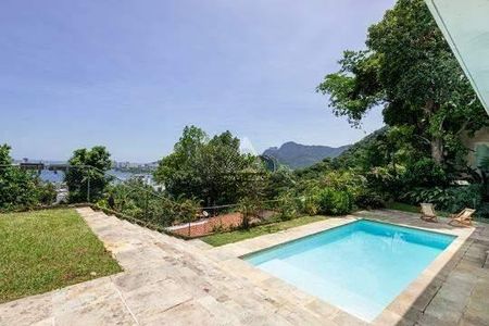 Casa à venda com 891m², 5 quartos e 3 vagas