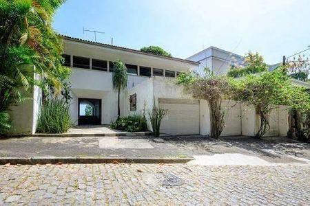Casa à venda com 891m², 5 quartos e 3 vagas