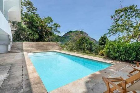 Casa à venda com 891m², 5 quartos e 3 vagas
