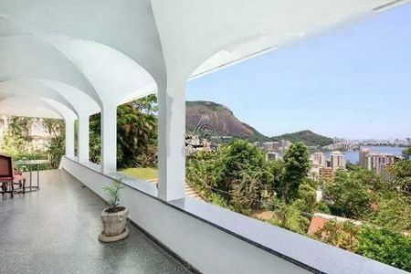 Casa à venda com 891m², 5 quartos e 3 vagas