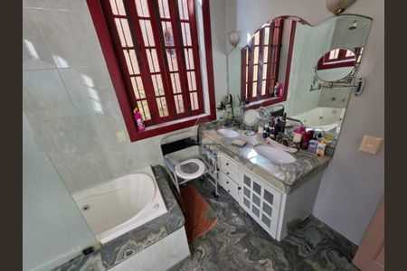 Casa à venda com 264m², 4 quartos e 3 vagas