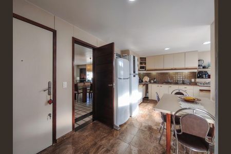 Apartamento à venda com 429m², 4 quartos e 4 vagas Apartamento à venda com 429m², 4 quartos e 4 vagasCozinha