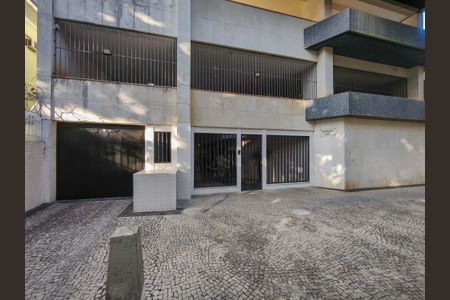 Apartamento à venda com 429m², 4 quartos e 4 vagas Apartamento à venda com 429m², 4 quartos e 4 vagasFachada e portaria