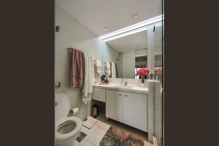 Apartamento à venda com 429m², 4 quartos e 4 vagas Apartamento à venda com 429m², 4 quartos e 4 vagasBanheiro da Suíte