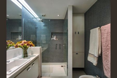 Apartamento à venda com 429m², 4 quartos e 4 vagas Apartamento à venda com 429m², 4 quartos e 4 vagasBanheiro Corredor