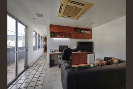 Apartamento à venda com 429m², 4 quartos e 4 vagas Apartamento à venda com 429m², 4 quartos e 4 vagasEscritório