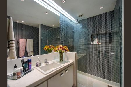 Apartamento à venda com 429m², 4 quartos e 4 vagas Apartamento à venda com 429m², 4 quartos e 4 vagasBanheiro Corredor