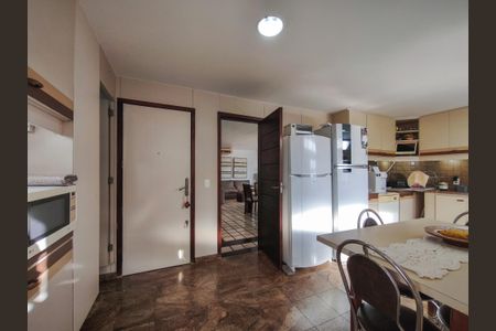 Apartamento à venda com 429m², 4 quartos e 4 vagas Apartamento à venda com 429m², 4 quartos e 4 vagasCozinha