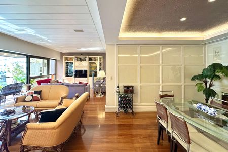 Apartamento à venda com 330m², 4 quartos e 2 vagas Apartamento à venda com 330m², 4 quartos e 2 vagasSala