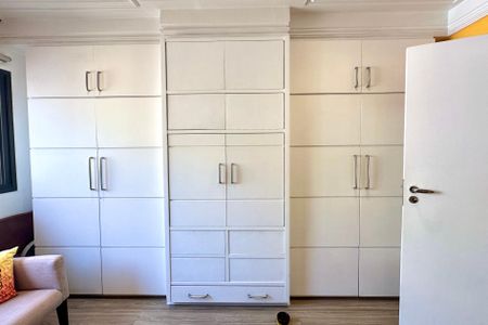 Apartamento à venda com 330m², 4 quartos e 2 vagas Apartamento à venda com 330m², 4 quartos e 2 vagasQuarto