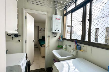 Apartamento à venda com 330m², 4 quartos e 2 vagas Apartamento à venda com 330m², 4 quartos e 2 vagasÁrea de Serviço