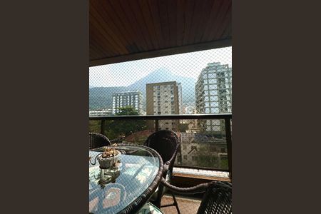 Apartamento à venda com 330m², 4 quartos e 2 vagas Apartamento à venda com 330m², 4 quartos e 2 vagasVaranda