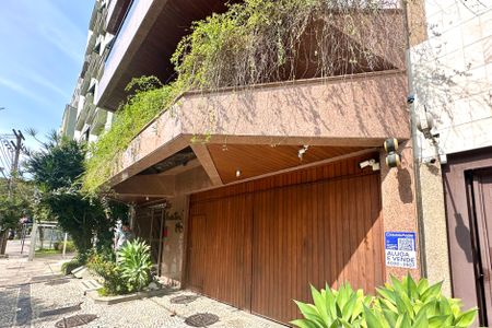 Apartamento à venda com 330m², 4 quartos e 2 vagas Apartamento à venda com 330m², 4 quartos e 2 vagasPlaca