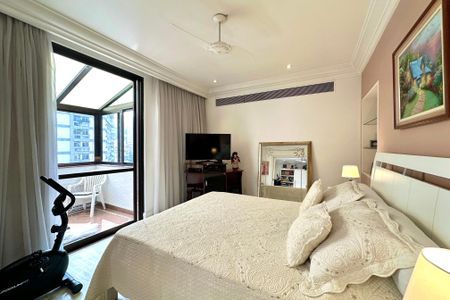 Apartamento à venda com 330m², 4 quartos e 2 vagas Apartamento à venda com 330m², 4 quartos e 2 vagasSuíte 1