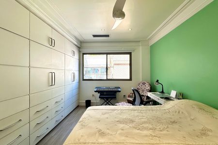 Apartamento à venda com 330m², 4 quartos e 2 vagas Apartamento à venda com 330m², 4 quartos e 2 vagasSuíte 3