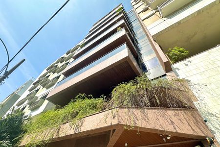 Apartamento à venda com 330m², 4 quartos e 2 vagas Apartamento à venda com 330m², 4 quartos e 2 vagasFachada