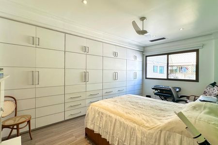 Apartamento à venda com 330m², 4 quartos e 2 vagas Apartamento à venda com 330m², 4 quartos e 2 vagasSuíte 3