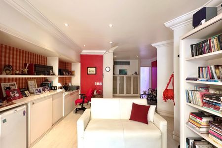 Apartamento à venda com 330m², 4 quartos e 2 vagas Apartamento à venda com 330m², 4 quartos e 2 vagasSuíte 1