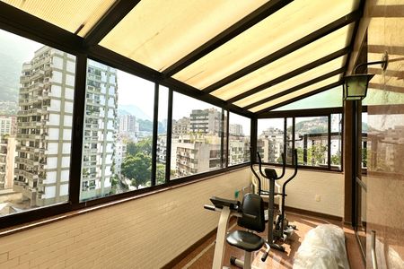 Apartamento à venda com 330m², 4 quartos e 2 vagas Apartamento à venda com 330m², 4 quartos e 2 vagasVaranda da Suíte 1