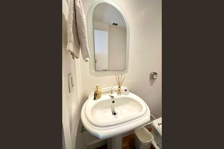 Apartamento à venda com 330m², 4 quartos e 2 vagas Apartamento à venda com 330m², 4 quartos e 2 vagasLavabo