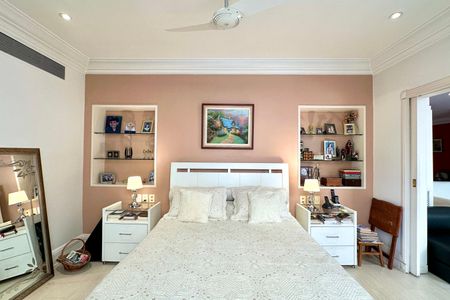 Apartamento à venda com 330m², 4 quartos e 2 vagas Apartamento à venda com 330m², 4 quartos e 2 vagasSuíte 1