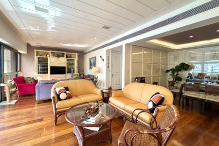 Apartamento à venda com 330m², 4 quartos e 2 vagas Apartamento à venda com 330m², 4 quartos e 2 vagasSala