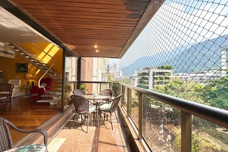 Apartamento à venda com 330m², 4 quartos e 2 vagas Apartamento à venda com 330m², 4 quartos e 2 vagasSala