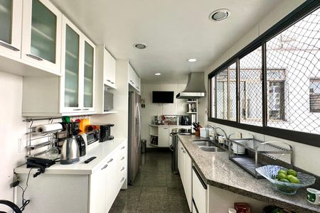 Apartamento à venda com 330m², 4 quartos e 2 vagas Apartamento à venda com 330m², 4 quartos e 2 vagasCozinha