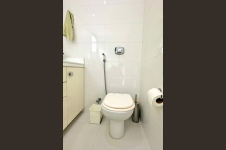 Apartamento à venda com 330m², 4 quartos e 2 vagas Apartamento à venda com 330m², 4 quartos e 2 vagasBanheiro Social