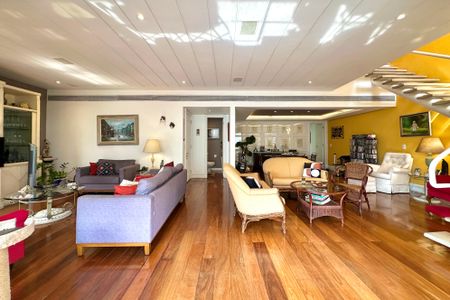 Apartamento à venda com 330m², 4 quartos e 2 vagas Apartamento à venda com 330m², 4 quartos e 2 vagasSala