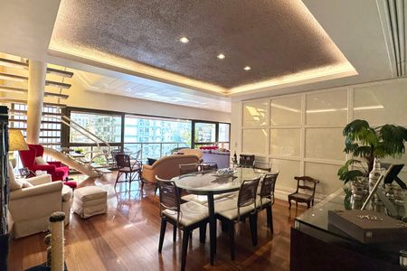 Apartamento à venda com 330m², 4 quartos e 2 vagas Apartamento à venda com 330m², 4 quartos e 2 vagasSala