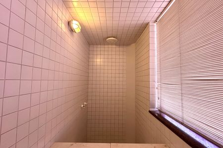 Apartamento à venda com 330m², 4 quartos e 2 vagas Apartamento à venda com 330m², 4 quartos e 2 vagasBanheiro da Suíte 1