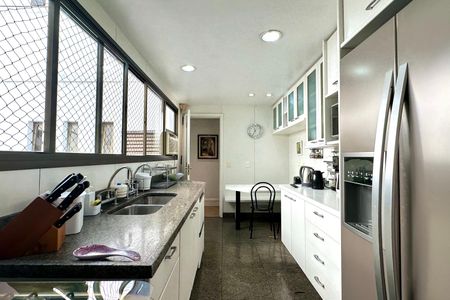 Apartamento à venda com 330m², 4 quartos e 2 vagas Apartamento à venda com 330m², 4 quartos e 2 vagasCozinha