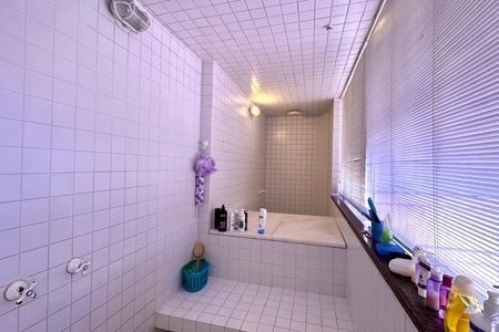 Apartamento à venda com 330m², 4 quartos e 2 vagas Apartamento à venda com 330m², 4 quartos e 2 vagasBanheiro da Suíte 1