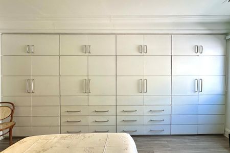 Apartamento à venda com 330m², 4 quartos e 2 vagas Apartamento à venda com 330m², 4 quartos e 2 vagasSuíte 3