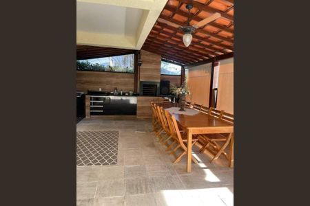 Casa à venda com 313m², 5 quartos e 3 vagas