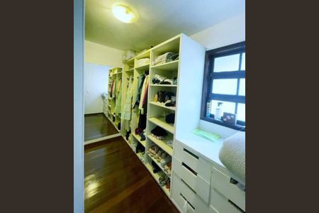Casa à venda com 313m², 5 quartos e 3 vagas