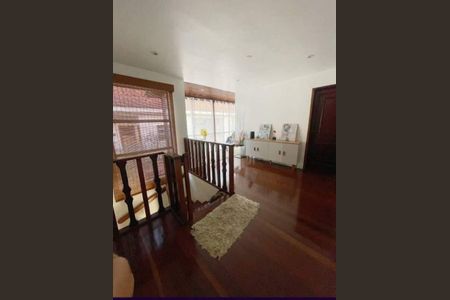 Casa à venda com 313m², 5 quartos e 3 vagas