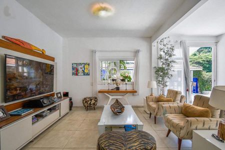 Casa à venda com 165m², 3 quartos e 1 vaga
