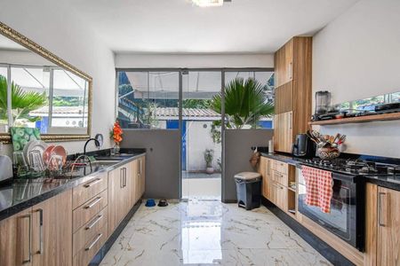 Casa à venda com 165m², 3 quartos e 1 vaga