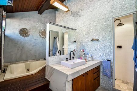 Casa à venda com 612m², 5 quartos e 5 vagas