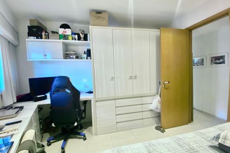 Apartamento à venda com 165m², 4 quartos e 1 vaga Apartamento à venda com 165m², 4 quartos e 1 vagaQuarto 2