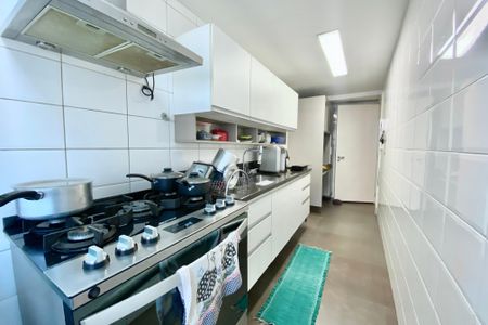 Apartamento à venda com 165m², 4 quartos e 1 vaga Apartamento à venda com 165m², 4 quartos e 1 vagaCozinha