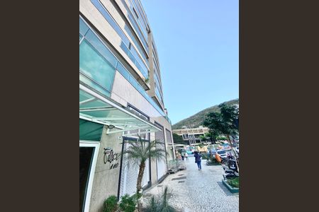 Apartamento à venda com 165m², 4 quartos e 1 vaga Apartamento à venda com 165m², 4 quartos e 1 vagaFachada