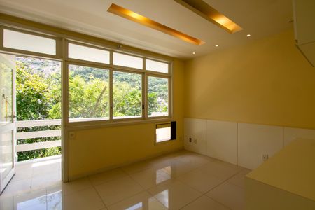 Casa à venda com 450m², 4 quartos e 5 vagas Casa à venda com 450m², 4 quartos e 5 vagasSuíte 2