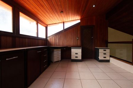 Casa à venda com 450m², 4 quartos e 5 vagas Casa à venda com 450m², 4 quartos e 5 vagasEspaço andar superior